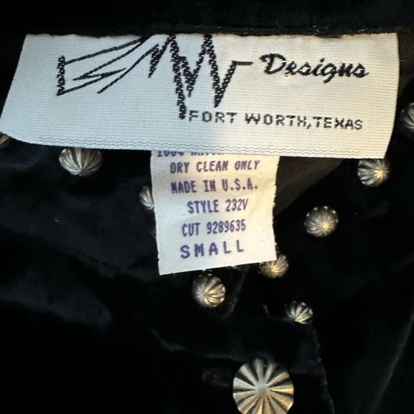 VINTAGE BMW designs velvet top/blazer - Picture 6 of 8